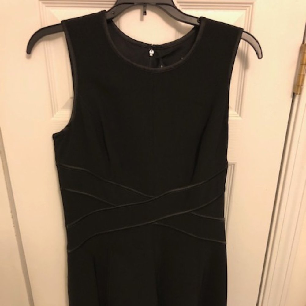 WHITE HOUSE/ BLACK MARKET- BLACK DRESS SIZE 6